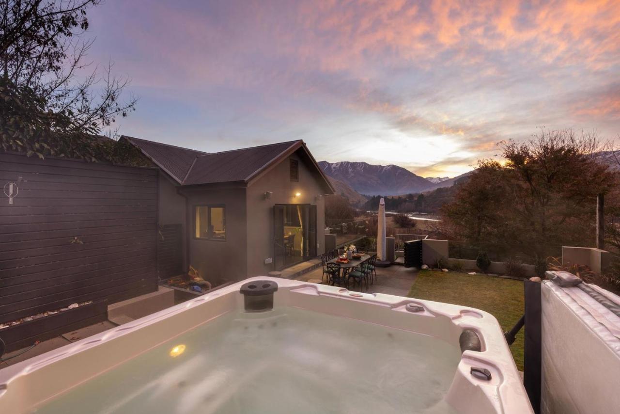 The Stowaway Villa Queenstown Bagian luar foto